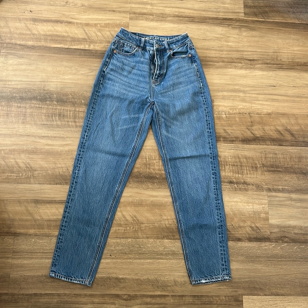 American Eagle Comfort Stretch Waistband Mom Straight Jean Size 000 Regular